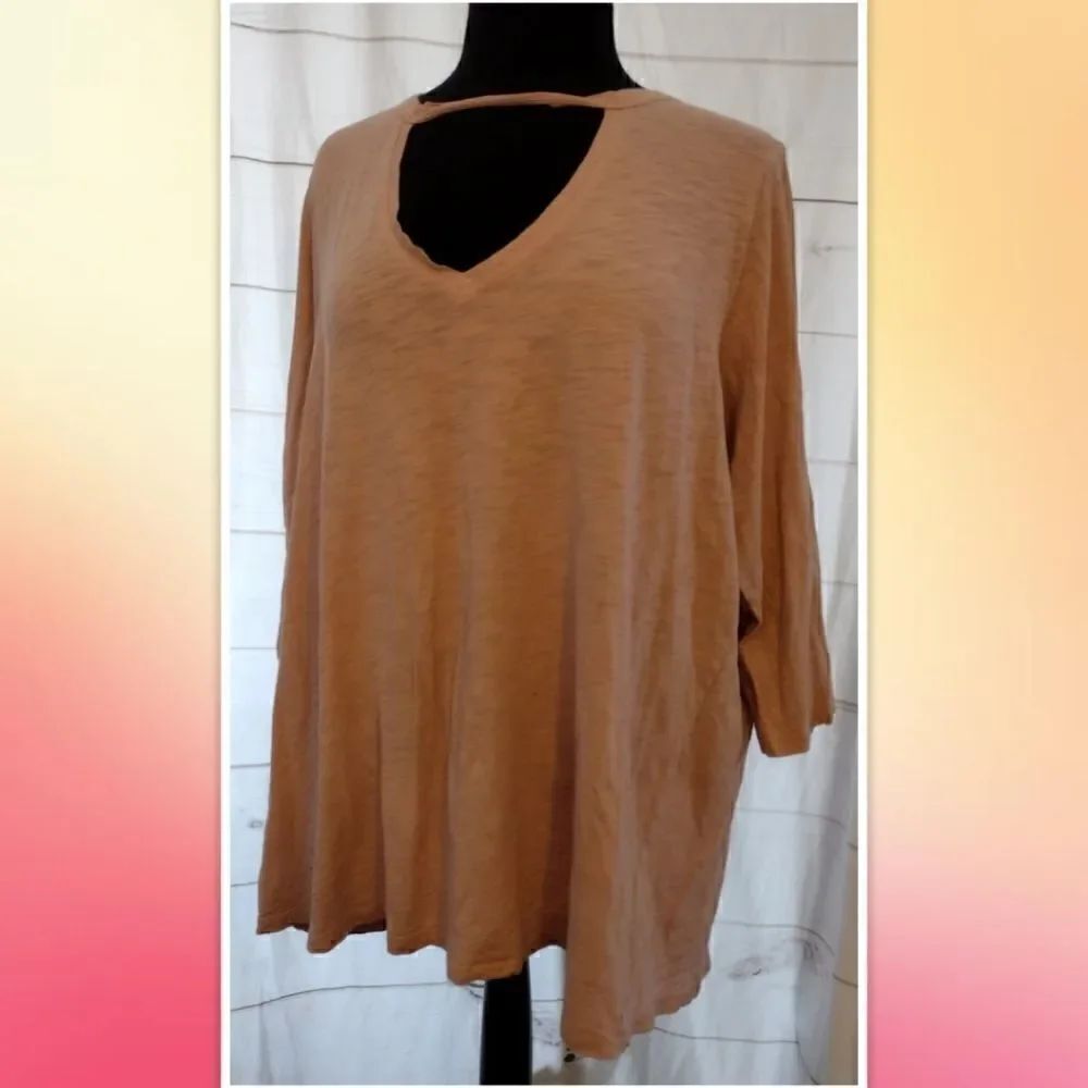 Torrid Distressed Keyhole T-shirt 3/4 Sleeve Size 3X